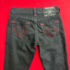RICKY Relaxed straight men SUPER T FLAP size 28 black red horse shoe